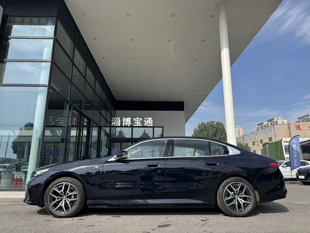 BMW BMW i5 2024 eDrive 35L M Sport Package 2025 - thumbnail 3