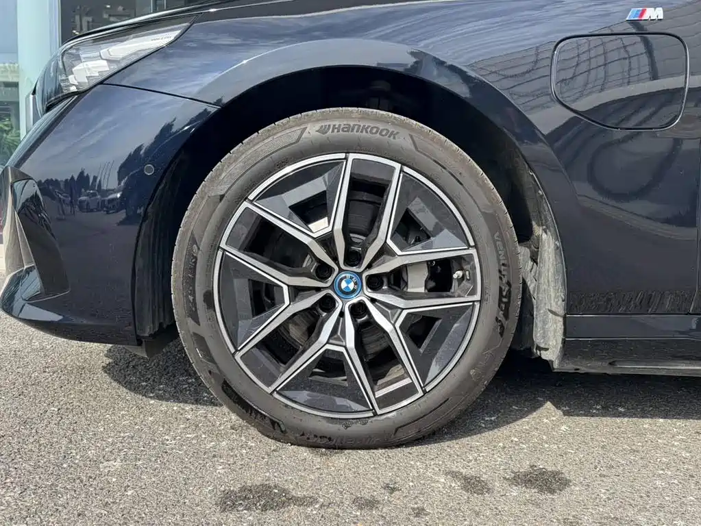 BMW BMW i5 2024 eDrive 35L M Sport Package 2025 - thumbnail 4