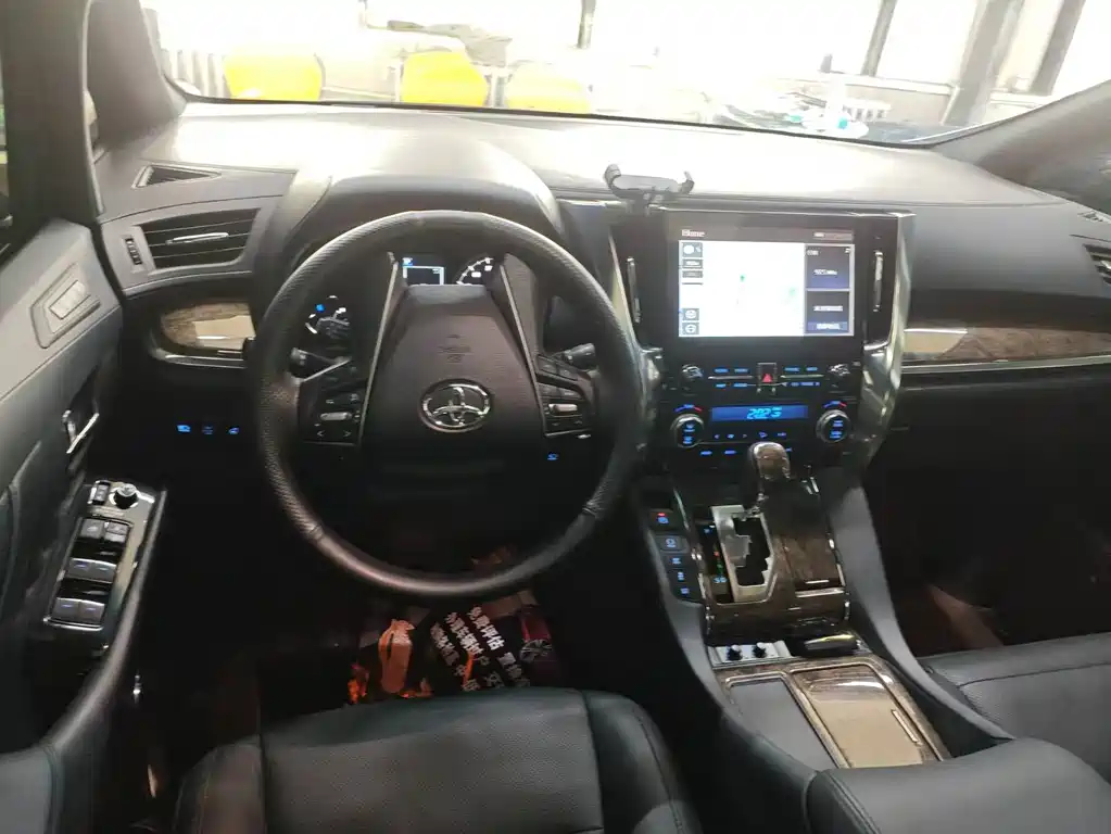 Toyota Alphard 2023 Dual Engine 2.5L Premium Gold Edition 2023 - thumbnail 2