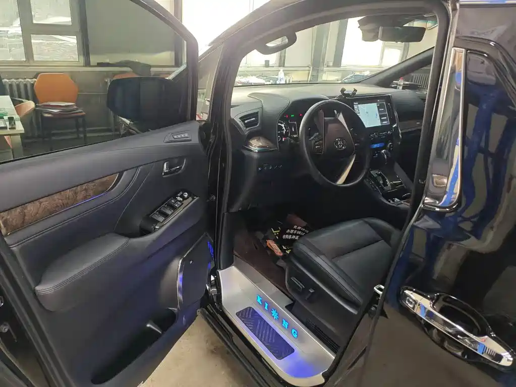 Toyota Alphard 2023 Dual Engine 2.5L Premium Gold Edition 2023 - thumbnail 7