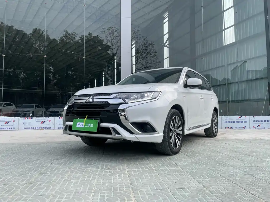 Mitsubishi Outlander 2021 Model Year Refresh 2.0L Front-Wheel Drive Comfort Edition 5-Seat 2022