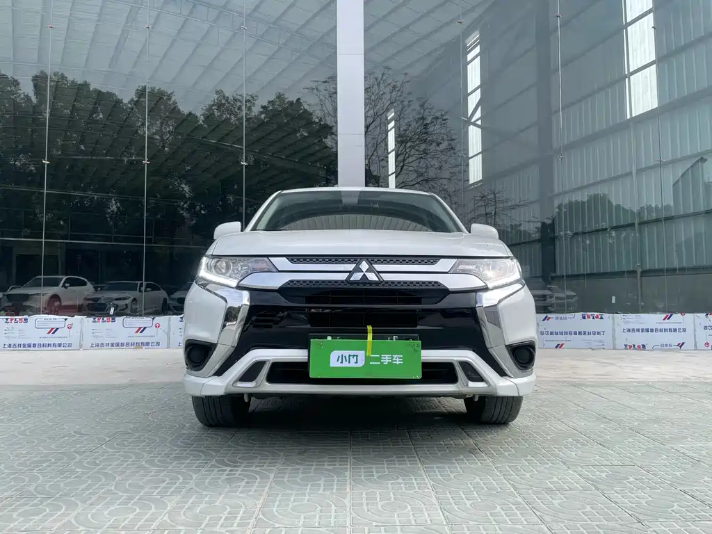 Mitsubishi Outlander 2021 Model Year Refresh 2.0L Front-Wheel Drive Comfort Edition 5-Seat 2022 - thumbnail 2