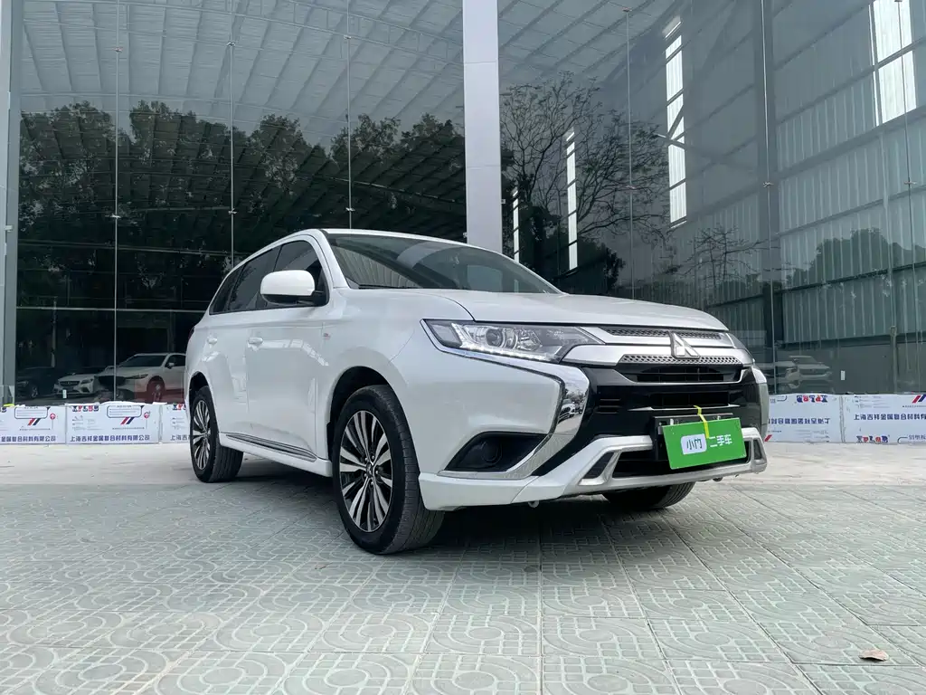 Mitsubishi Outlander 2021 Model Year Refresh 2.0L Front-Wheel Drive Comfort Edition 5-Seat 2022 - thumbnail 3