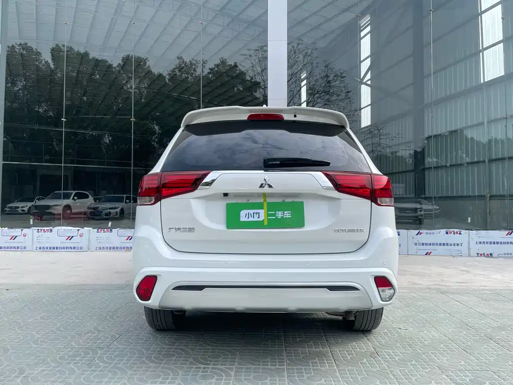 Mitsubishi Outlander 2021 Model Year Refresh 2.0L Front-Wheel Drive Comfort Edition 5-Seat 2022 - thumbnail 4