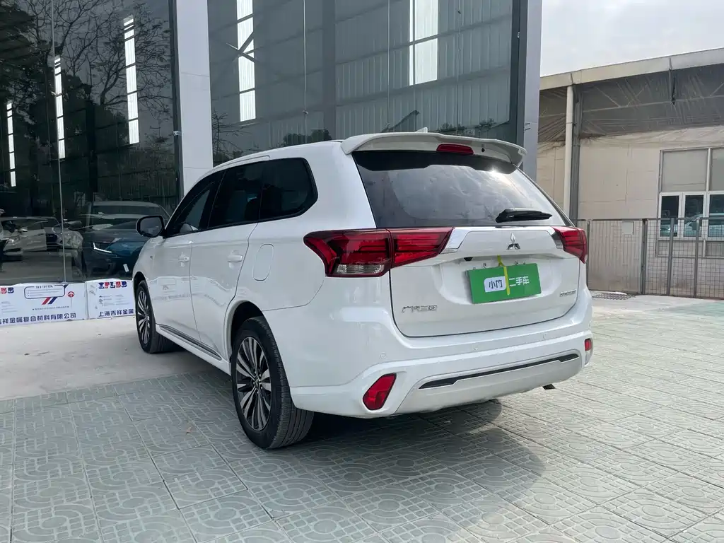 Mitsubishi Outlander 2021 Model Year Refresh 2.0L Front-Wheel Drive Comfort Edition 5-Seat 2022 - thumbnail 5