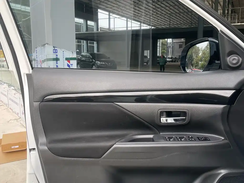 Mitsubishi Outlander 2021 Model Year Refresh 2.0L Front-Wheel Drive Comfort Edition 5-Seat 2022 - thumbnail 13