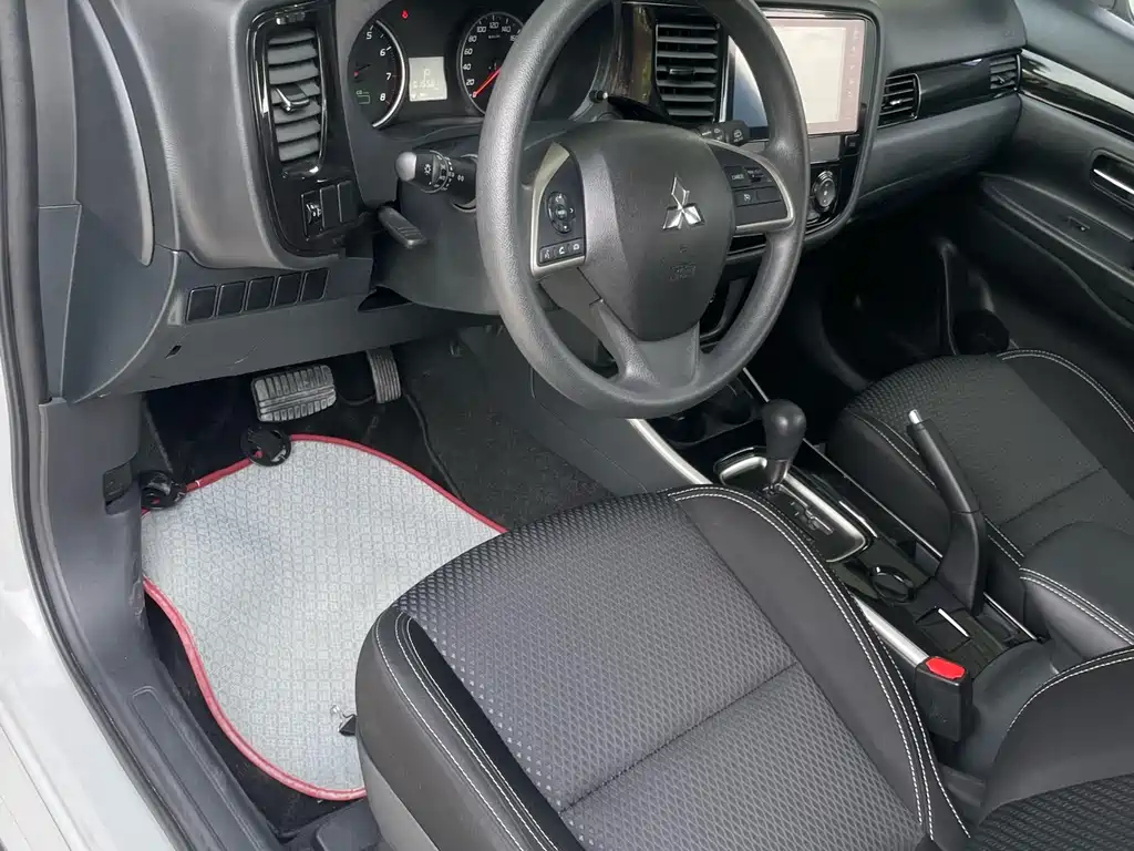 Mitsubishi Outlander 2021 Model Year Refresh 2.0L Front-Wheel Drive Comfort Edition 5-Seat 2022 - thumbnail 15