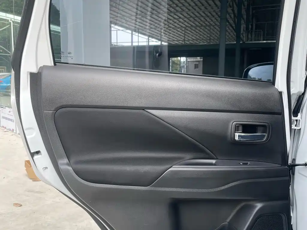 Mitsubishi Outlander 2021 Model Year Refresh 2.0L Front-Wheel Drive Comfort Edition 5-Seat 2022 - thumbnail 16