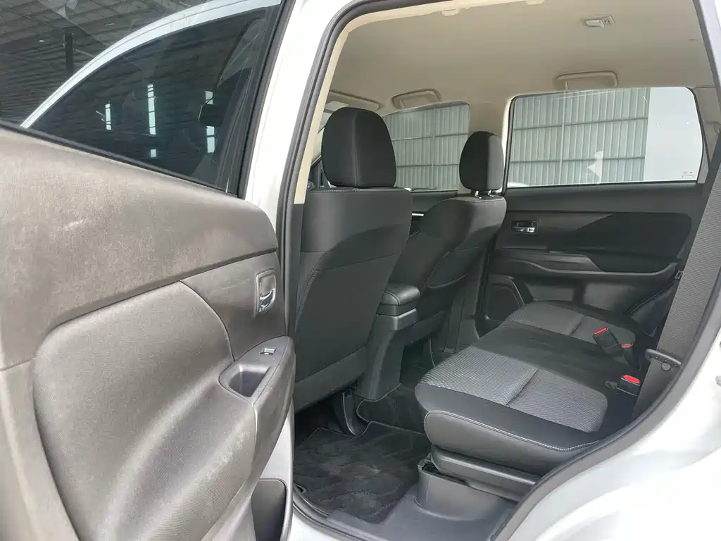 Mitsubishi Outlander 2021 Model Year Refresh 2.0L Front-Wheel Drive Comfort Edition 5-Seat 2022 - thumbnail 17