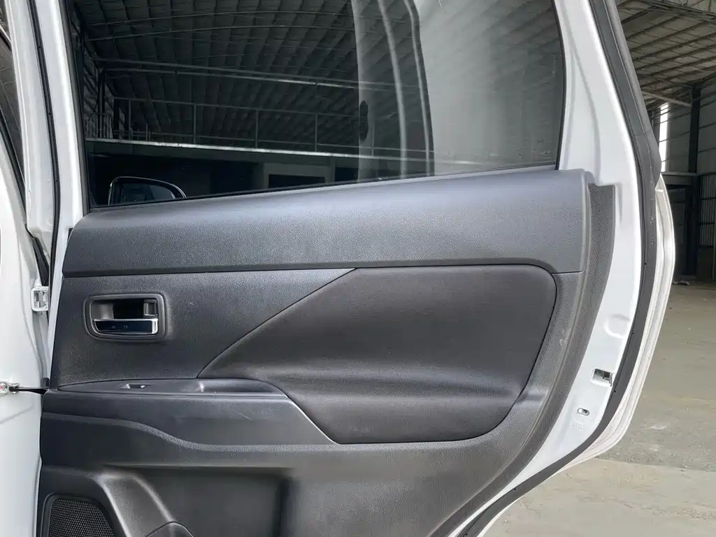 Mitsubishi Outlander 2021 Model Year Refresh 2.0L Front-Wheel Drive Comfort Edition 5-Seat 2022 - thumbnail 22