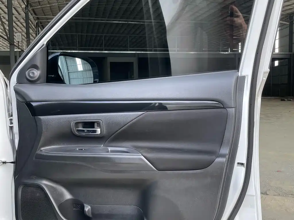 Mitsubishi Outlander 2021 Model Year Refresh 2.0L Front-Wheel Drive Comfort Edition 5-Seat 2022 - thumbnail 23