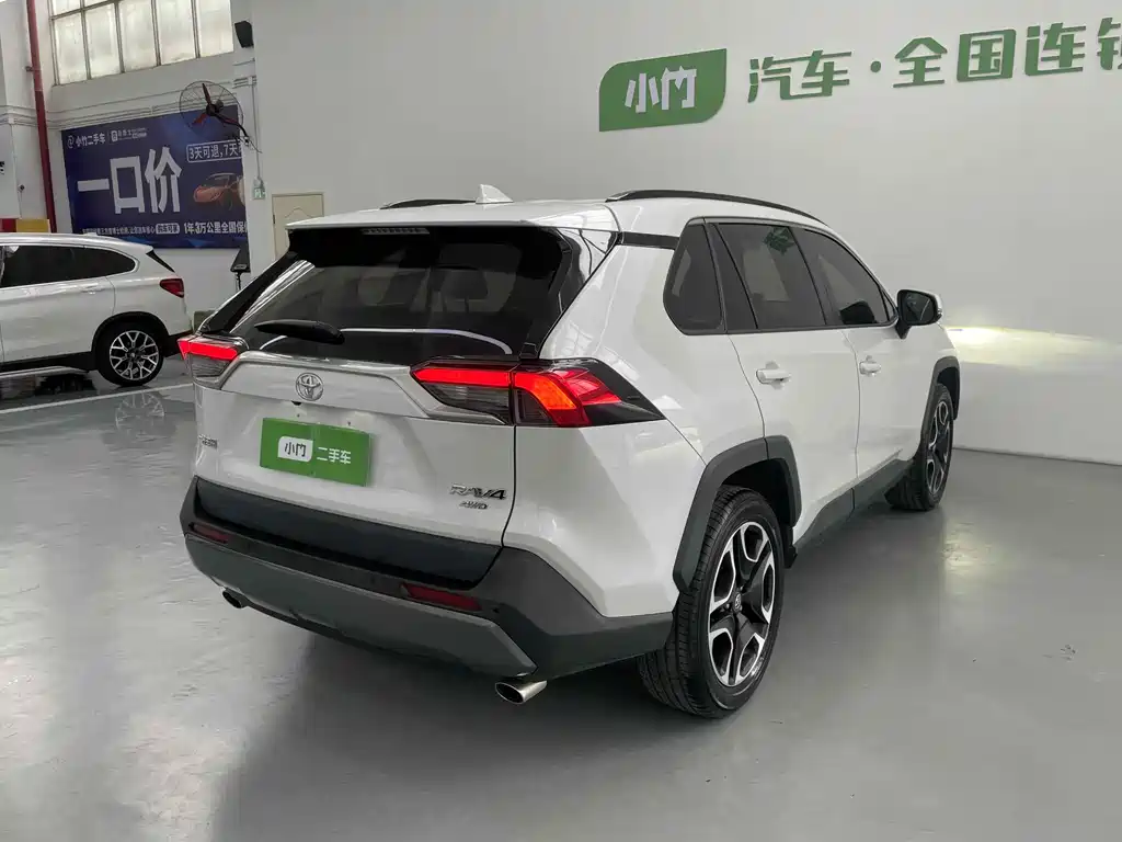 Toyota RAV4 2021 2.0L CVT AWD Premium Edition 2021 - thumbnail 5