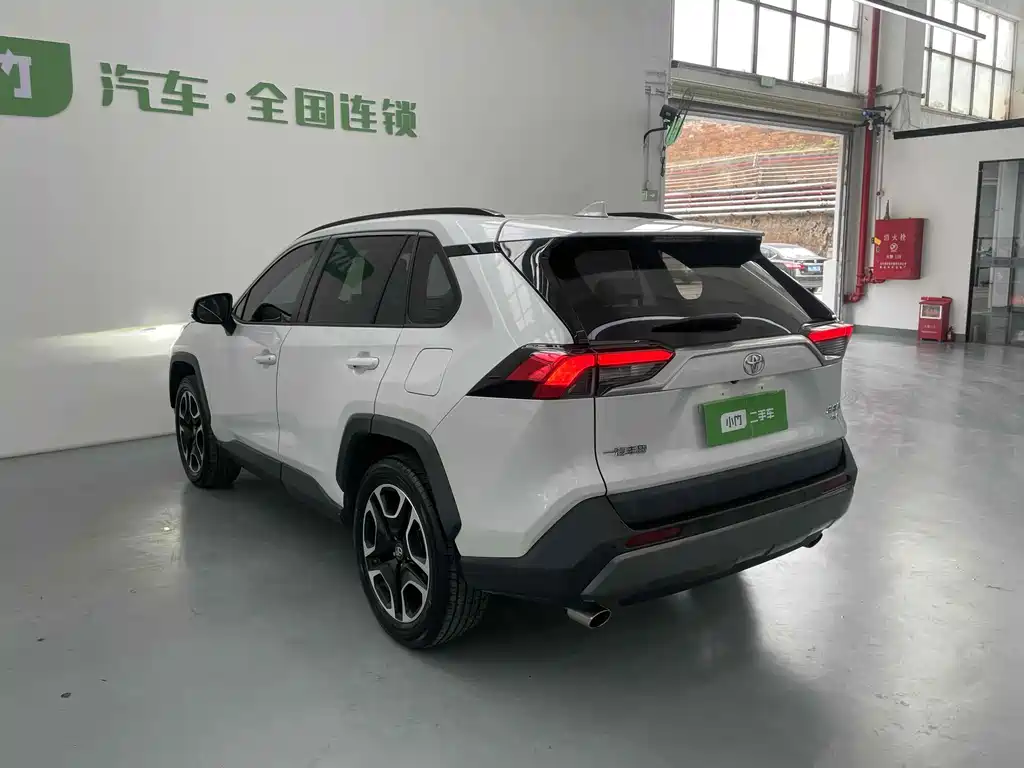 Toyota RAV4 2021 2.0L CVT AWD Premium Edition 2021 - thumbnail 6