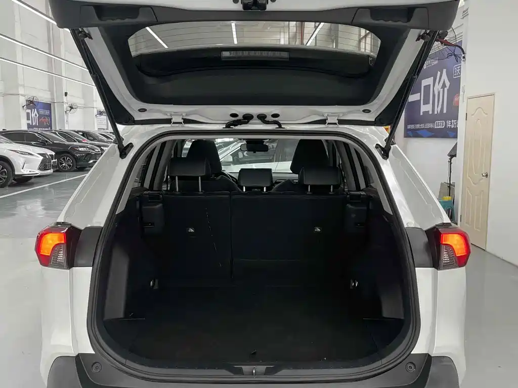 Toyota RAV4 2021 2.0L CVT AWD Premium Edition 2021 - thumbnail 11