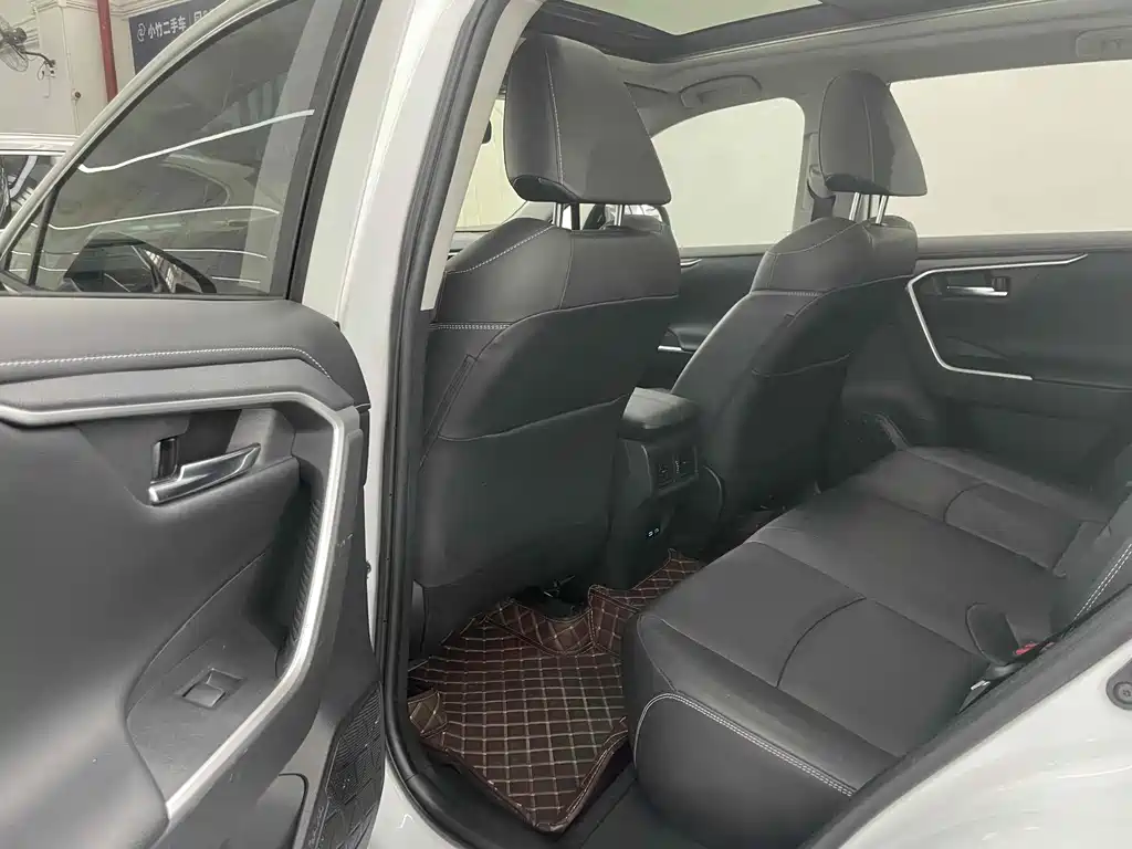 Toyota RAV4 2021 2.0L CVT AWD Premium Edition 2021 - thumbnail 18