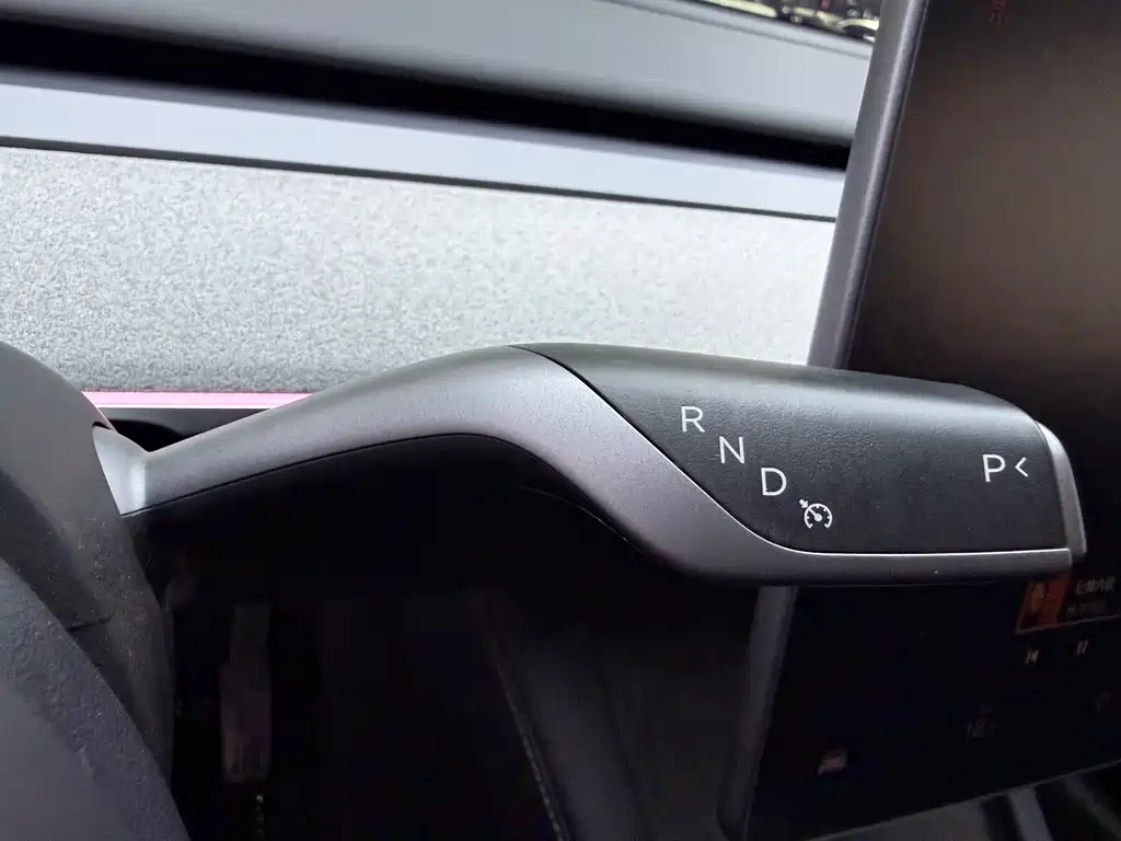 Tesla Model Y Long Range All-Wheel Drive 2023 2024 - thumbnail 9