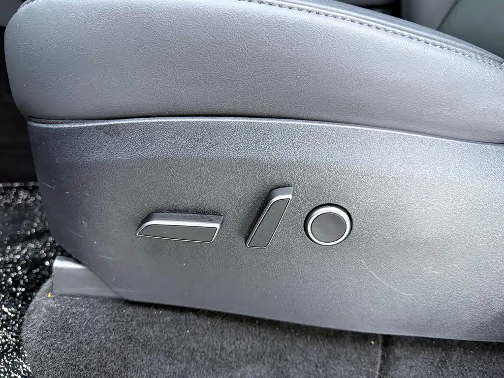 Tesla Model Y Long Range All-Wheel Drive 2023 2024 - thumbnail 15