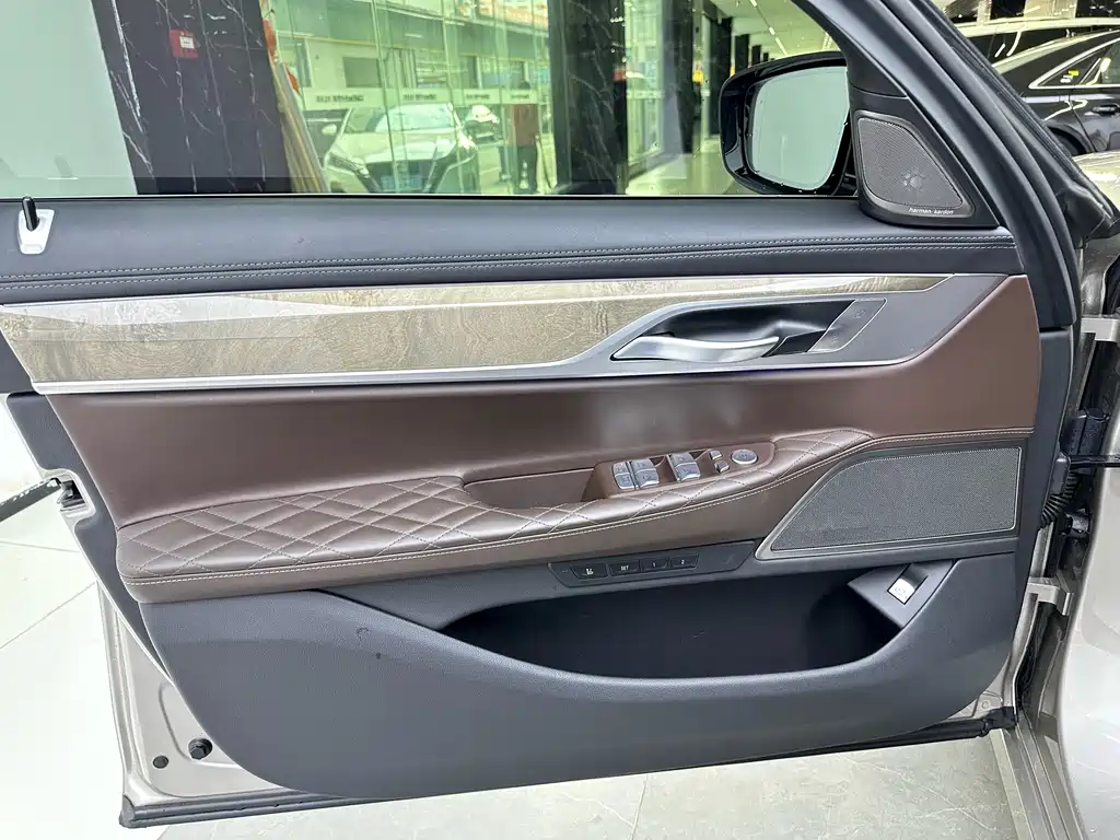 BMW BMW 7 Series 2021 740Li Leading Model M Sport Package 2022 - thumbnail 8