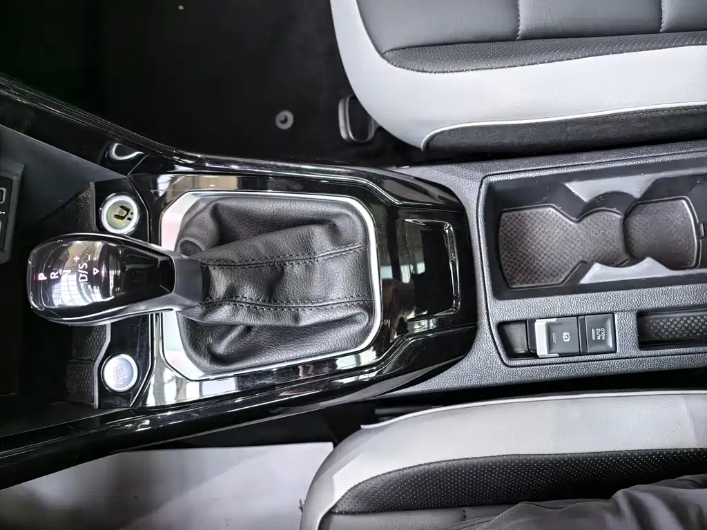Volkswagen T-ROC 2023 300TSI DSG 2WD Starlight Edition 2023 - thumbnail 15