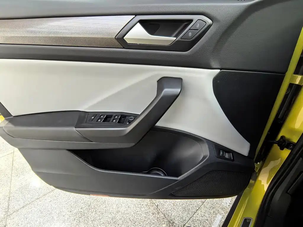 Volkswagen T-ROC 2023 300TSI DSG 2WD Starlight Edition 2023 - thumbnail 29