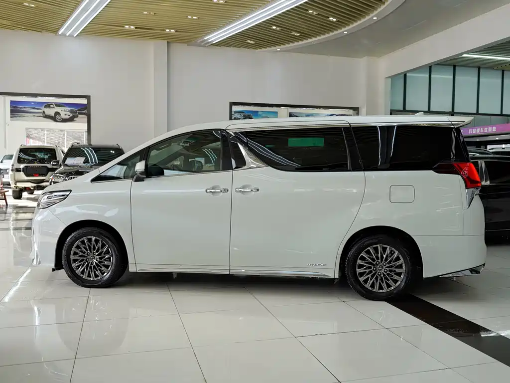 Lexus Lexus LM 300h 7-seater Elegant Version 2020 Model 2021 - thumbnail 3