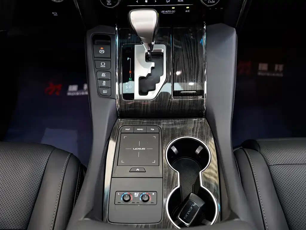 Lexus Lexus LM 300h 7-seater Elegant Version 2020 Model 2021 - thumbnail 8