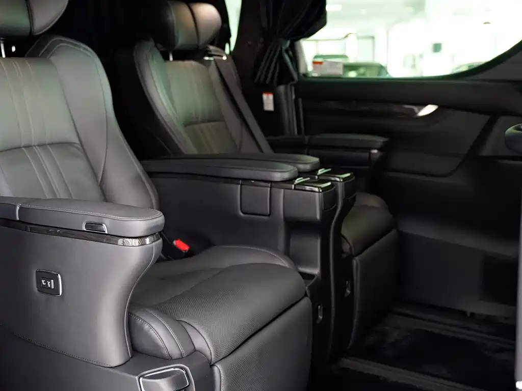 Lexus Lexus LM 300h 7-seater Elegant Version 2020 Model 2021 - thumbnail 12