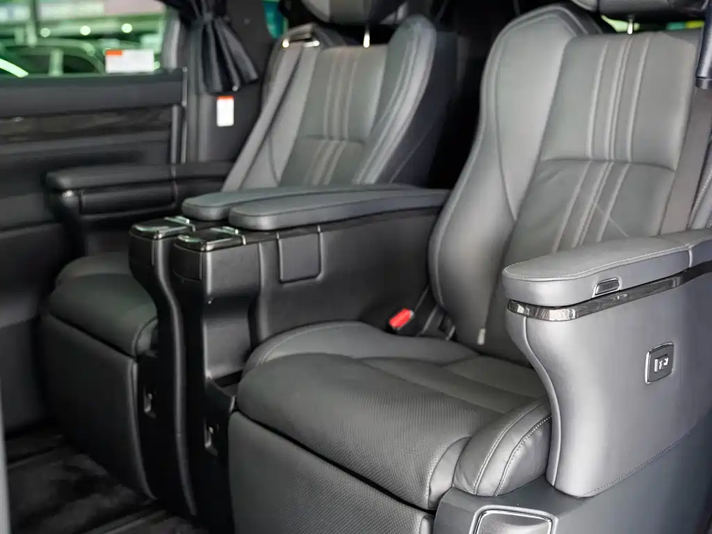 Lexus Lexus LM 300h 7-seater Elegant Version 2020 Model 2021 - thumbnail 14