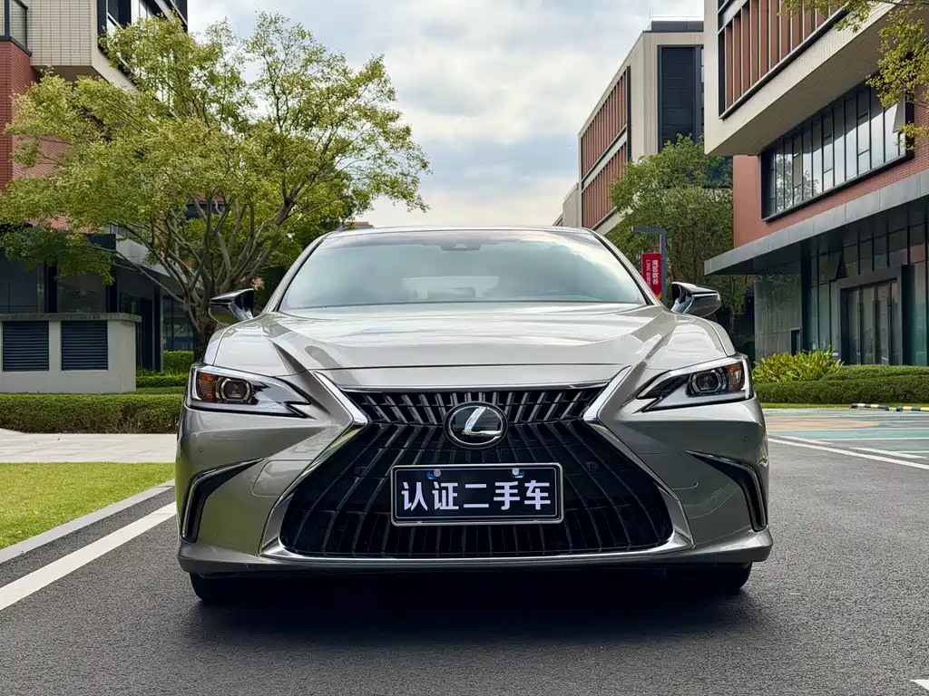 Lexus Lexus ES 200 Premium 2024 Model 2024 - thumbnail 2