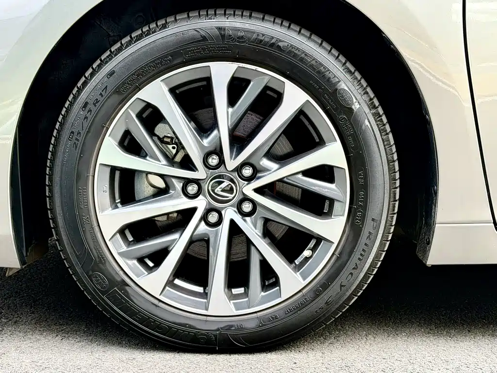 Lexus Lexus ES 200 Premium 2024 Model 2024 - thumbnail 5