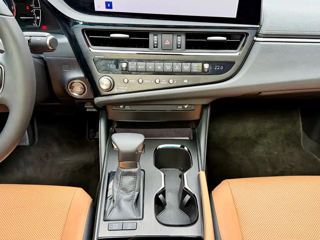 Lexus Lexus ES 200 Premium 2024 Model 2024 - thumbnail 16