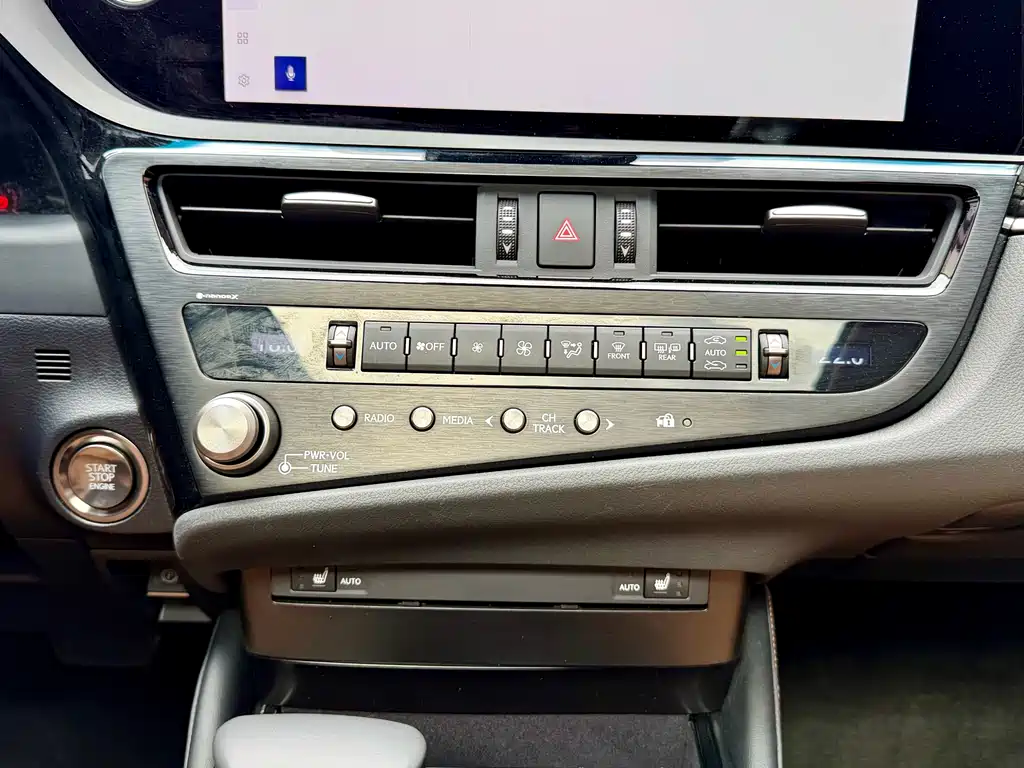 Lexus Lexus ES 200 Premium 2024 Model 2024 - thumbnail 17