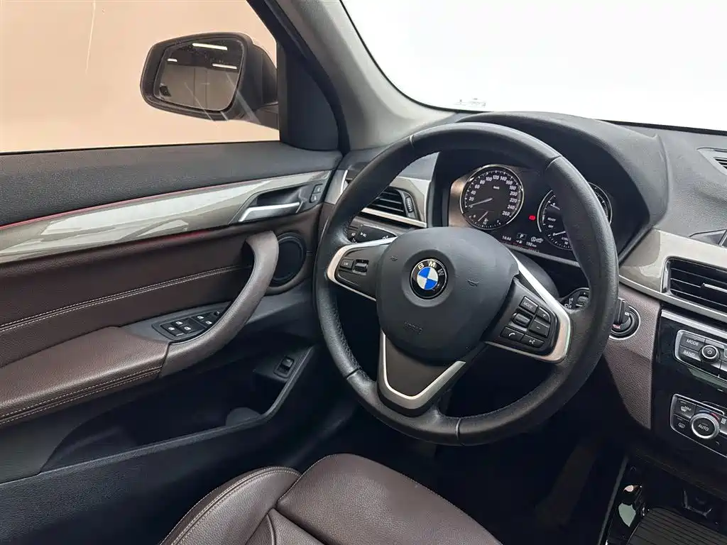 BMW BMW X1 2019 sDrive18Li Premium Model 2019 - thumbnail 9
