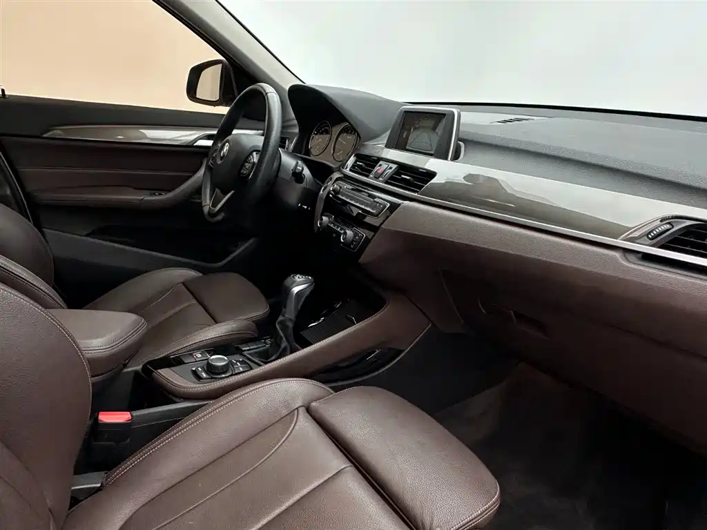 BMW BMW X1 2019 sDrive18Li Premium Model 2019 - thumbnail 17