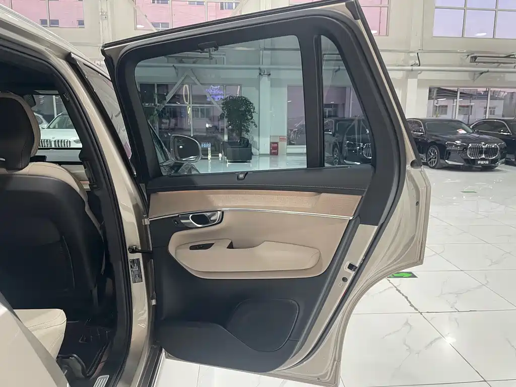 Volvo Volvo XC90 2025 Model Year Facelift B6 Inscription Luxury 6-Seat 2025 - thumbnail 26