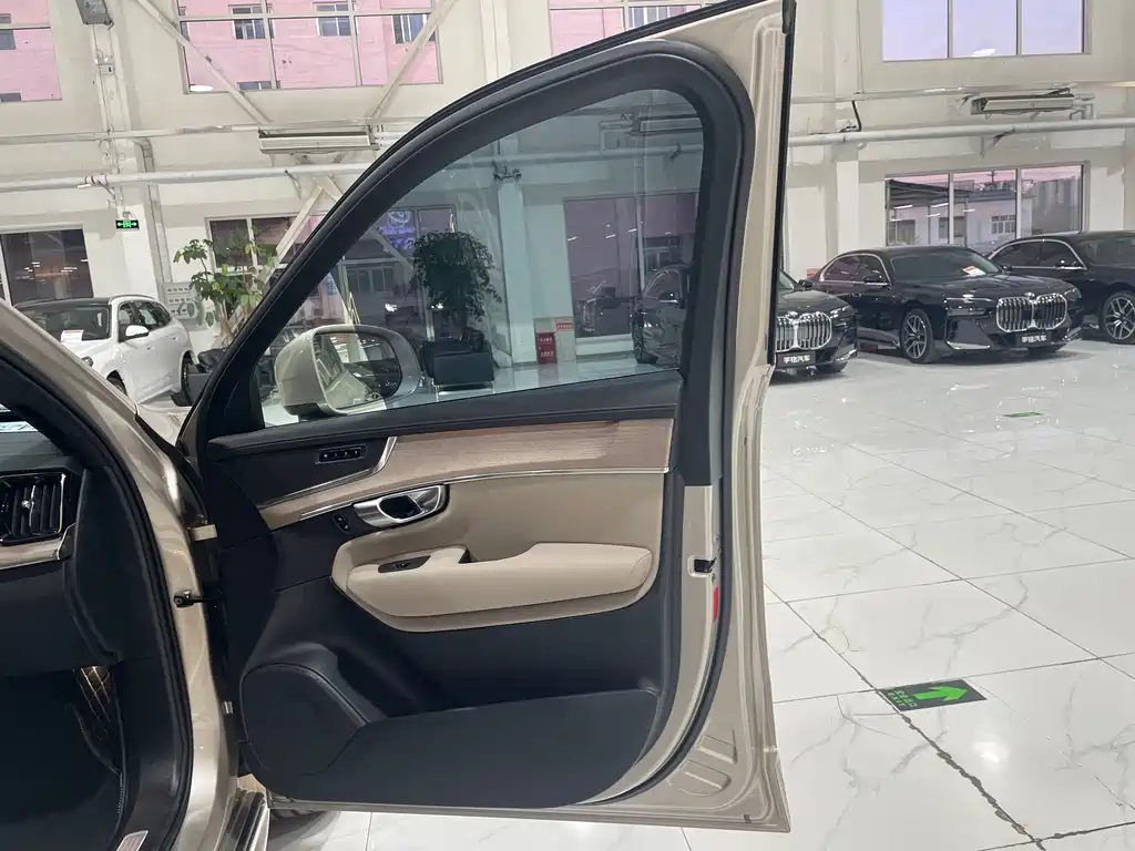 Volvo Volvo XC90 2025 Model Year Facelift B6 Inscription Luxury 6-Seat 2025 - thumbnail 28