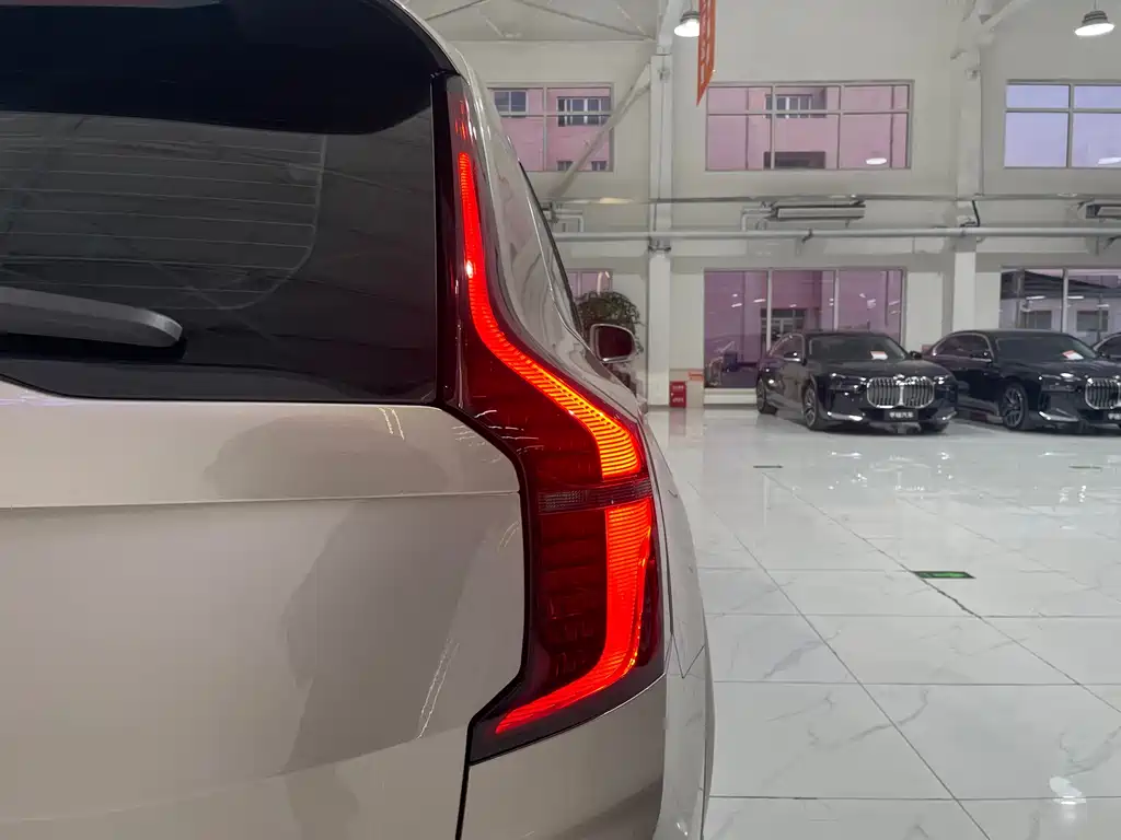 Volvo Volvo XC90 2025 Model Year Facelift B6 Inscription Luxury 6-Seat 2025 - thumbnail 30