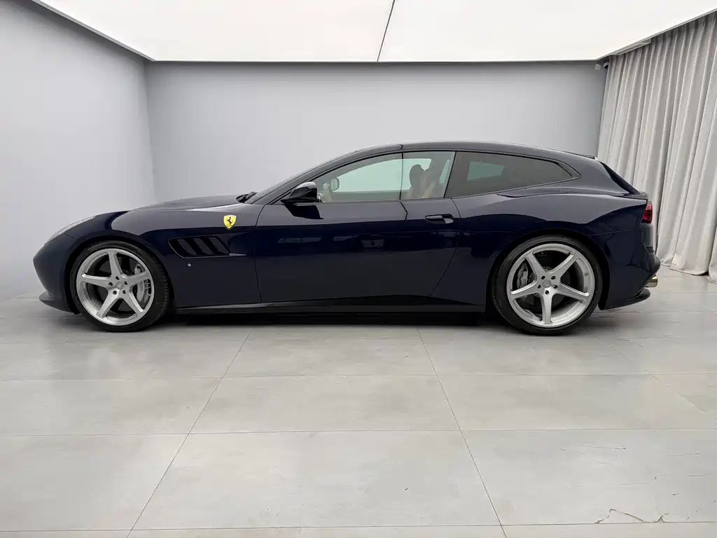 Ferrari Ferrari GTC4Lusso 2016 6.3L V12 2017 - thumbnail 2