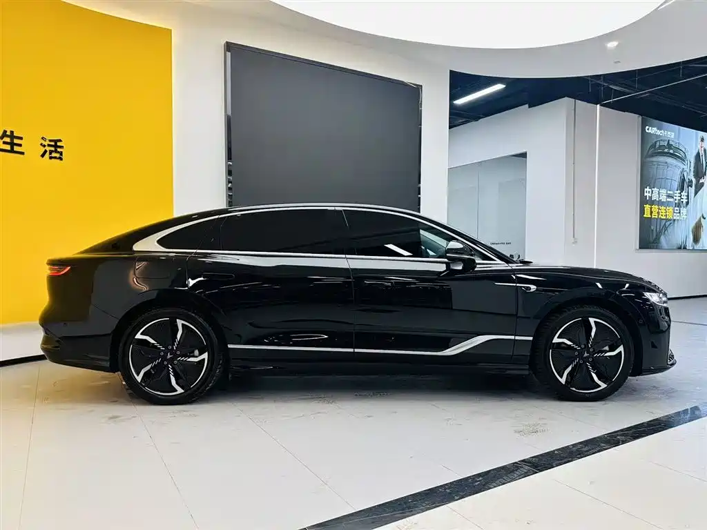 Lantu Auto Lantu Zhui Guang 2023 Model Four-Wheel Drive Long Range Version 2024 - thumbnail 4