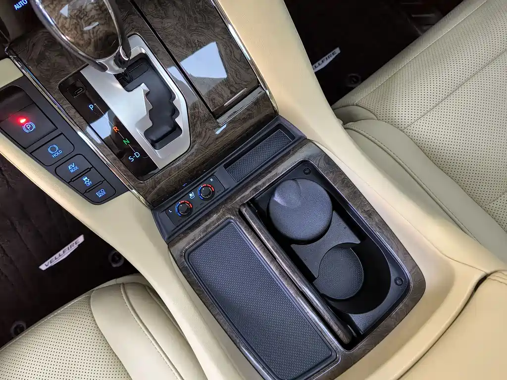 Toyota Alphard 2021 Crown Hybrid 2.5L HV Royal Edition 2022 - thumbnail 10