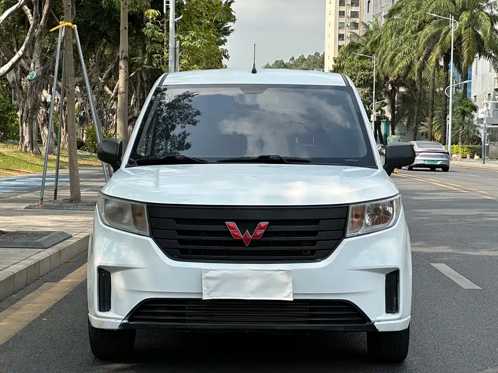 Wuling Motors Wuling Hongguang PLUS 2020 1.5L Manual Standard 7-seater 2020 - thumbnail 2