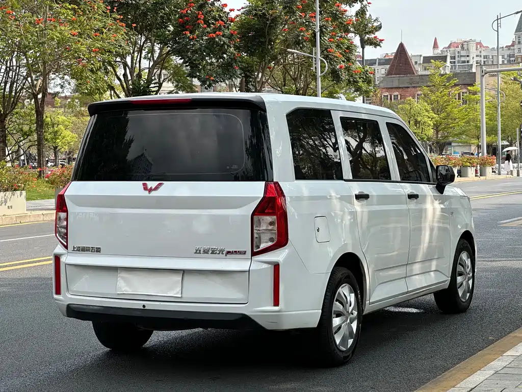 Wuling Motors Wuling Hongguang PLUS 2020 1.5L Manual Standard 7-seater 2020 - thumbnail 7