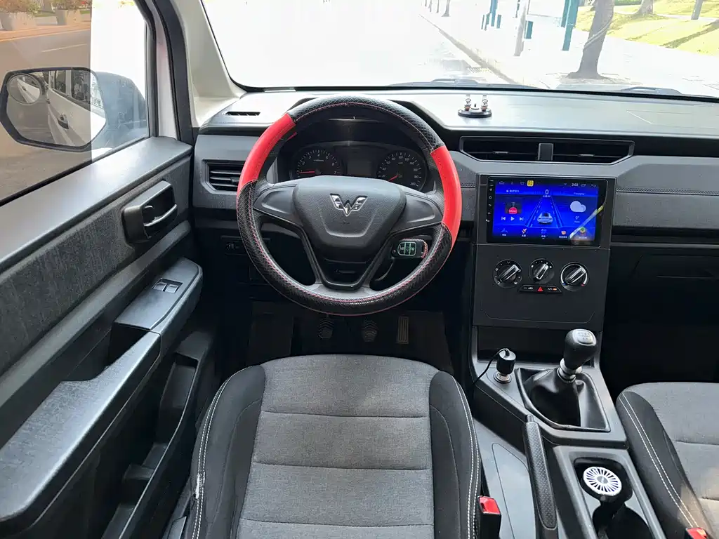 Wuling Motors Wuling Hongguang PLUS 2020 1.5L Manual Standard 7-seater 2020 - thumbnail 10