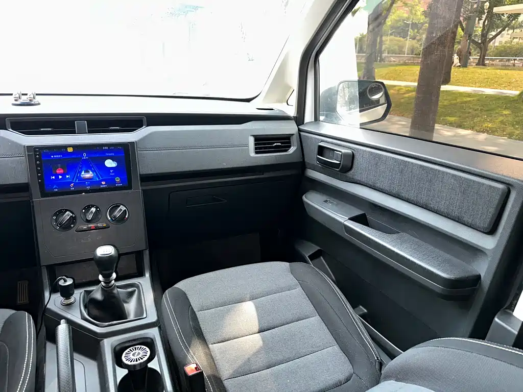 Wuling Motors Wuling Hongguang PLUS 2020 1.5L Manual Standard 7-seater 2020 - thumbnail 11