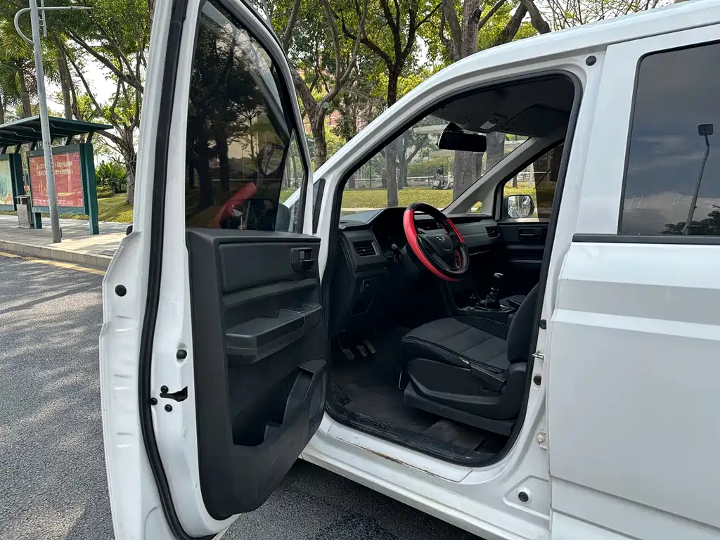Wuling Motors Wuling Hongguang PLUS 2020 1.5L Manual Standard 7-seater 2020 - thumbnail 12