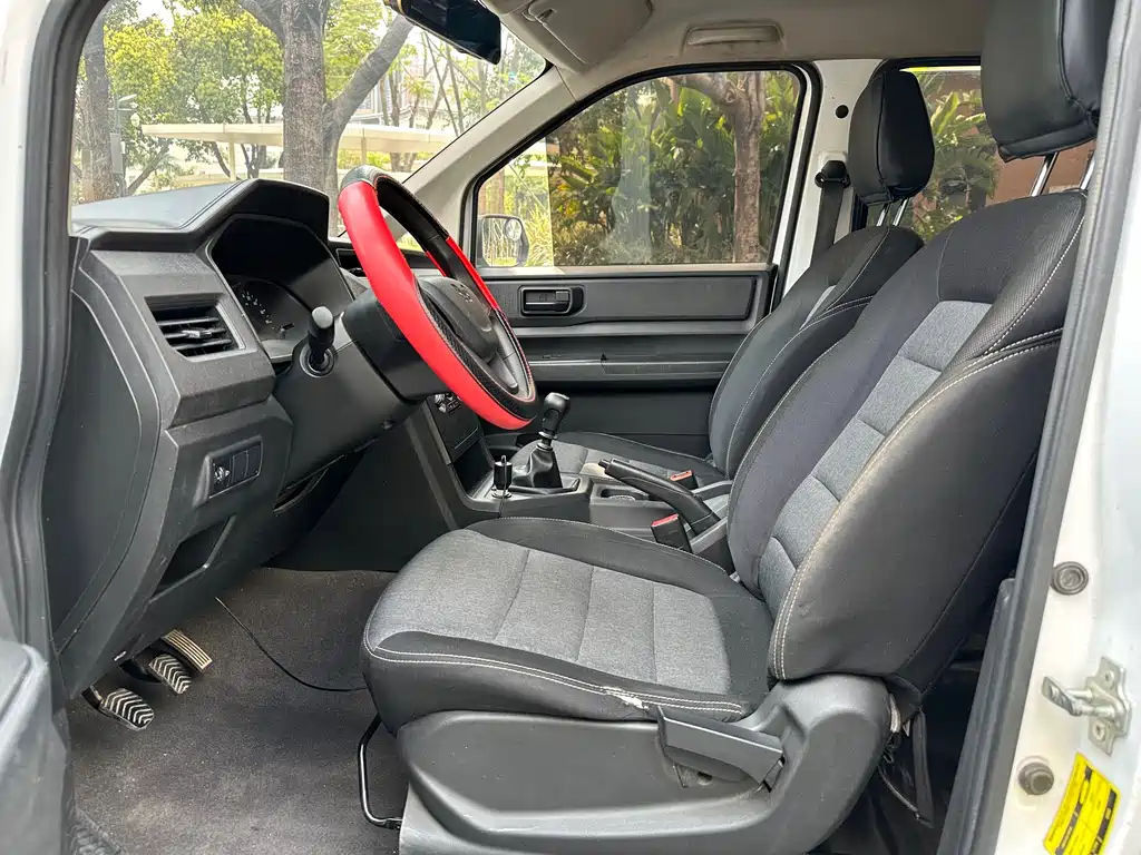 Wuling Motors Wuling Hongguang PLUS 2020 1.5L Manual Standard 7-seater 2020 - thumbnail 13