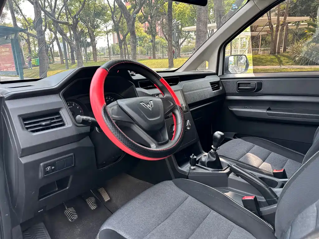 Wuling Motors Wuling Hongguang PLUS 2020 1.5L Manual Standard 7-seater 2020 - thumbnail 14