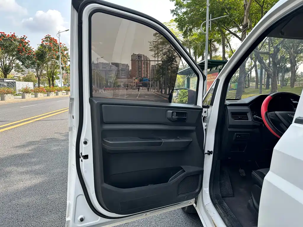 Wuling Motors Wuling Hongguang PLUS 2020 1.5L Manual Standard 7-seater 2020 - thumbnail 15