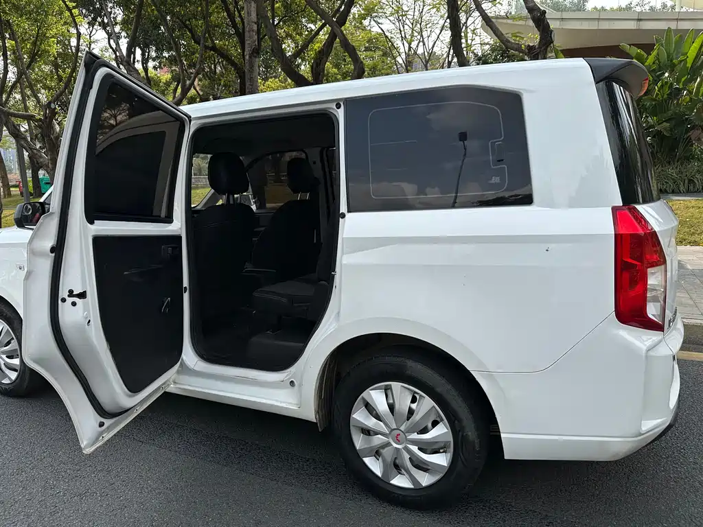 Wuling Motors Wuling Hongguang PLUS 2020 1.5L Manual Standard 7-seater 2020 - thumbnail 16