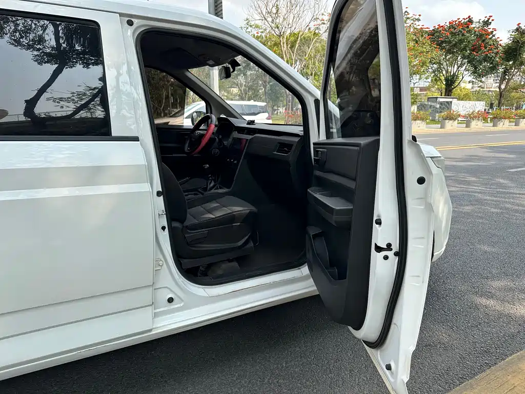 Wuling Motors Wuling Hongguang PLUS 2020 1.5L Manual Standard 7-seater 2020 - thumbnail 18